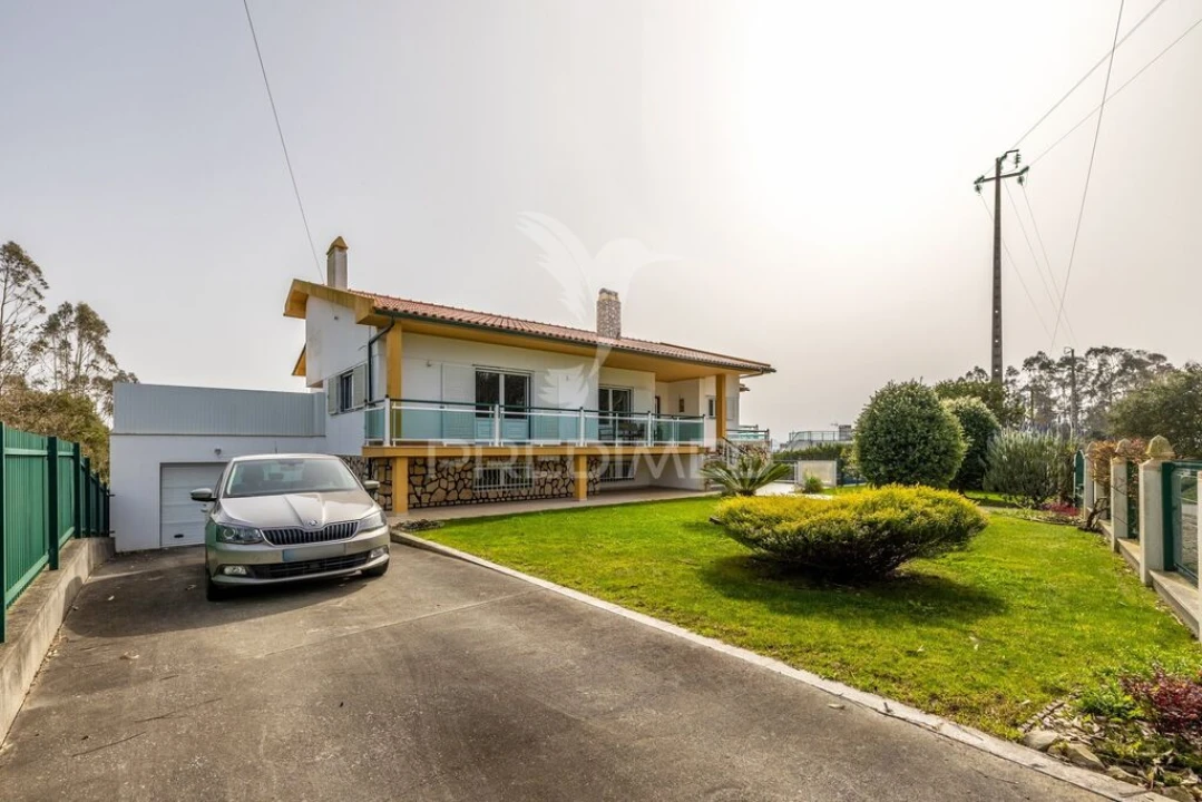 Moradia T3 para Venda em Cela Foto 1