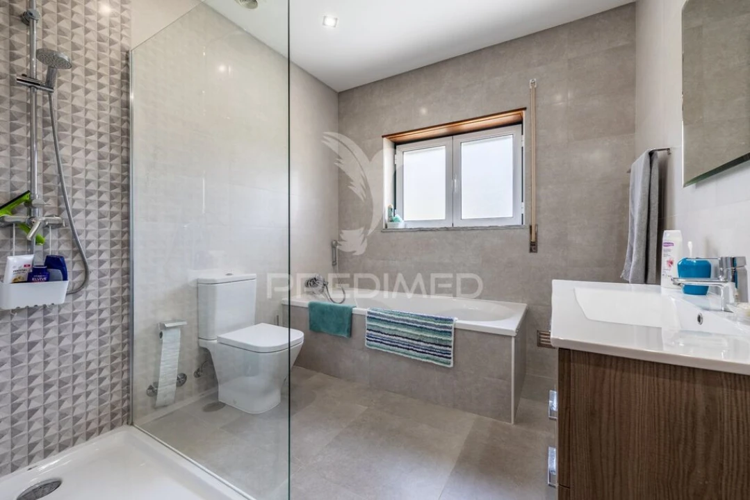 Moradia T3 para Venda em Cela Foto 18