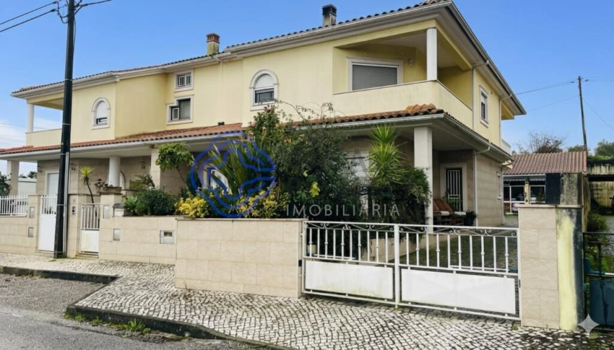 Moradia T4 para Venda em São Silvestre Foto 4