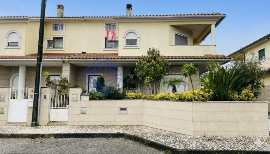 Moradia T4 para Venda em São Silvestre Foto 3