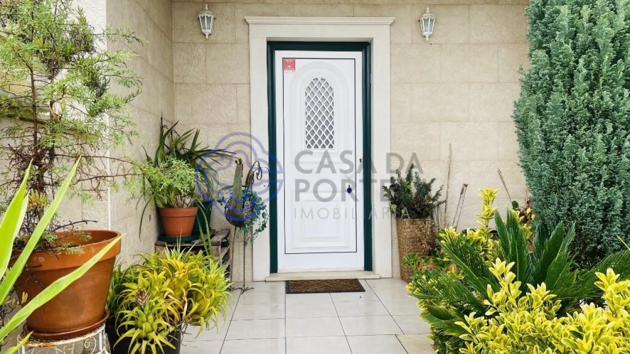 Moradia T4 para Venda em São Silvestre Foto 1