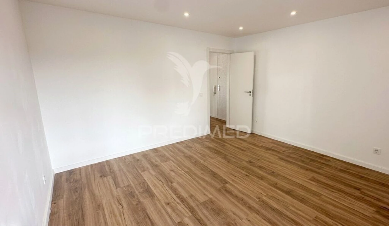 Apartamento T2 para Venda em Algueirão-Mem Martins Foto 3
