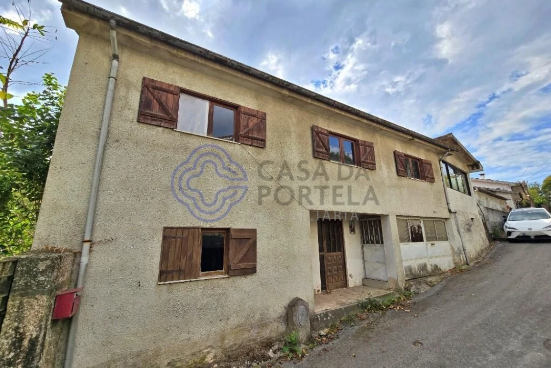 Moradia T4 para Venda em Ronfe Foto 3