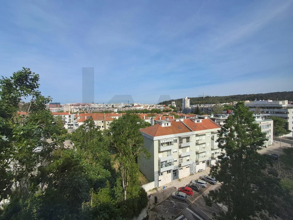 Apartamento T3 para Arrendamento em Benfica Foto 1