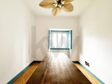 Apartamento T4 para Arrendamento em Romeira e Várzea