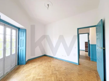 Apartamento T4 para Arrendamento em Romeira e Várzea