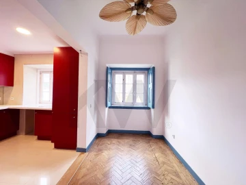 Apartamento T4 para Arrendamento em Romeira e Várzea