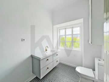 Apartamento T4 para Arrendamento em Romeira e Várzea