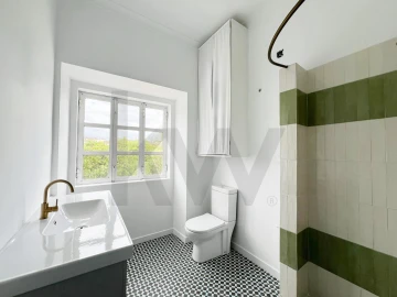 Apartamento T4 para Arrendamento em Romeira e Várzea