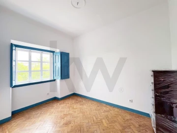 Apartamento T4 para Arrendamento em Romeira e Várzea