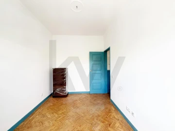 Apartamento T4 para Arrendamento em Romeira e Várzea