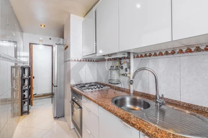 Apartamento T2 para Venda em Santo António dos Cavaleiros e Frielas