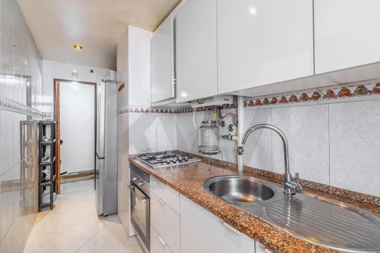 Apartamento T2 para Venda em Santo António dos Cavaleiros e Frielas Foto 4