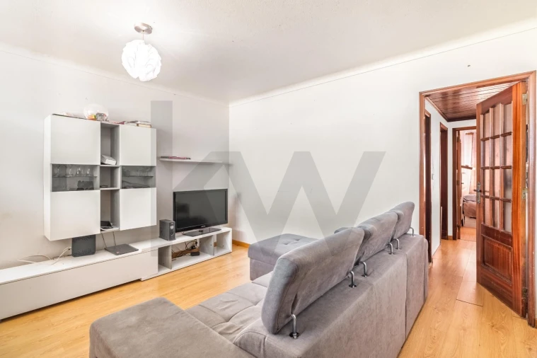 Apartamento T2 para Venda em Santo António dos Cavaleiros e Frielas Foto 3