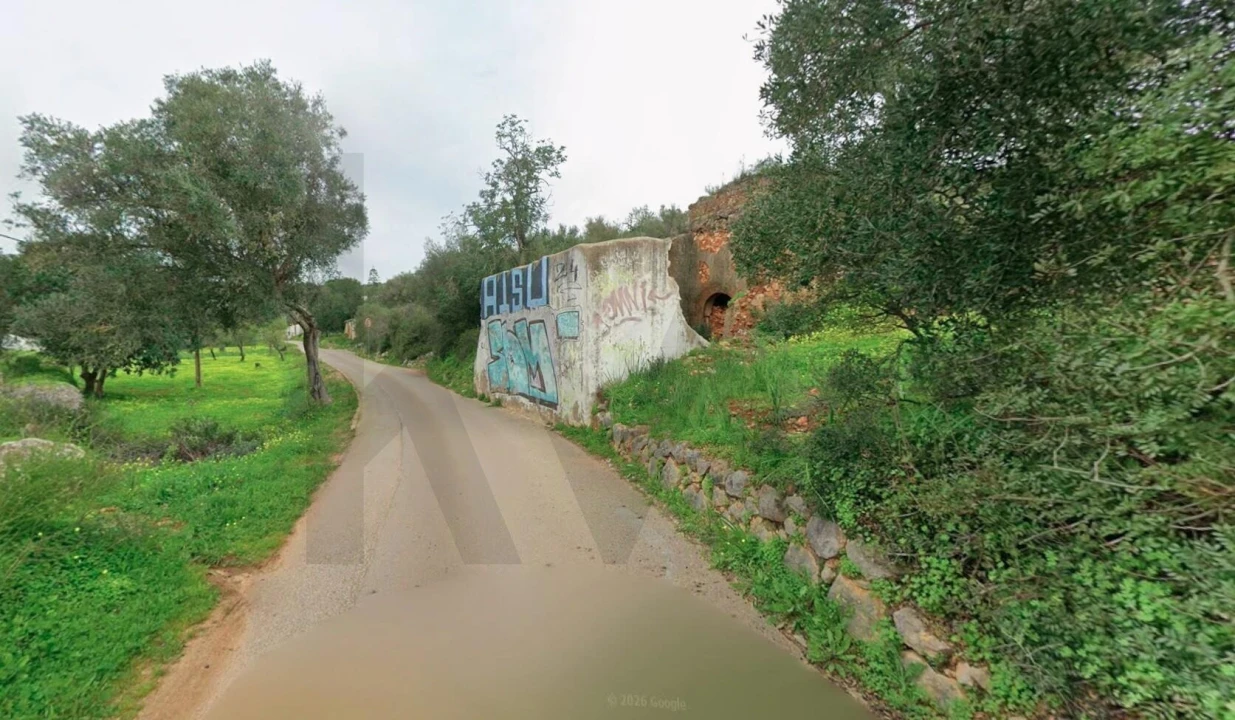 Terreno para Venda em Estômbar e Parchal Foto 1