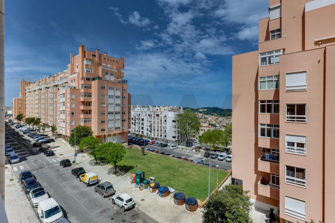 Apartamento T2 para Venda em Rio de Mouro Foto 1