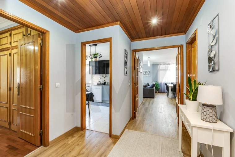 Apartamento T2 para Venda em Rio de Mouro Foto 22