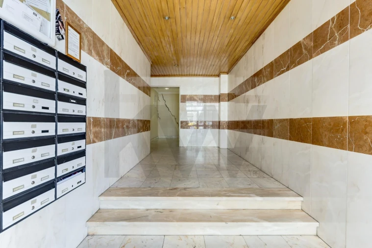 Apartamento T2 para Venda em Rio de Mouro Foto 32