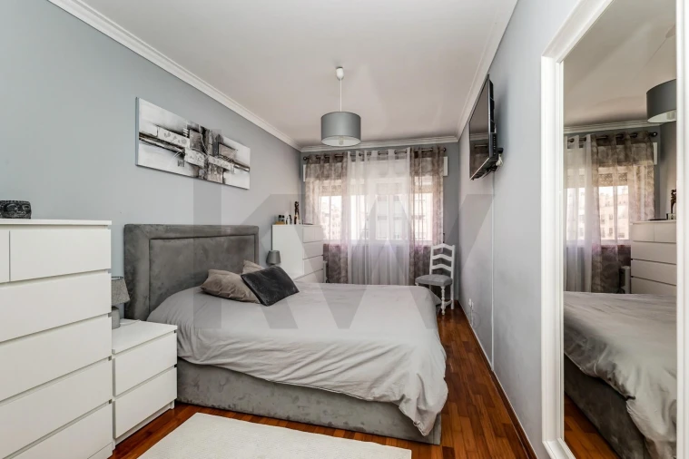 Apartamento T2 para Venda em Rio de Mouro Foto 10