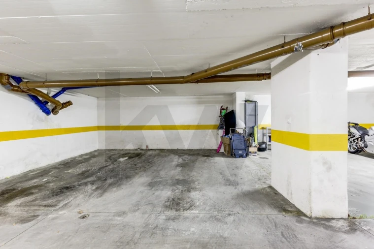 Apartamento T2 para Venda em Rio de Mouro Foto 30