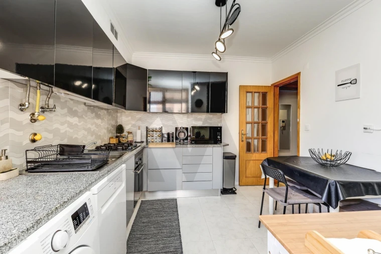 Apartamento T2 para Venda em Rio de Mouro Foto 24