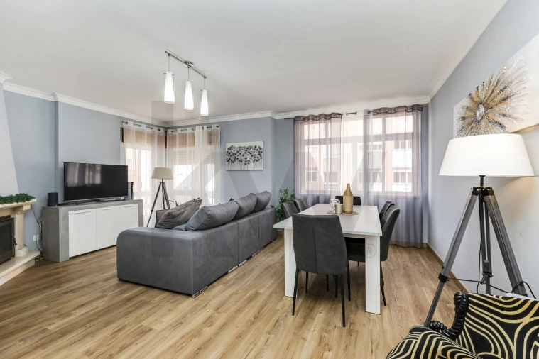 Apartamento T2 para Venda em Rio de Mouro Foto 2