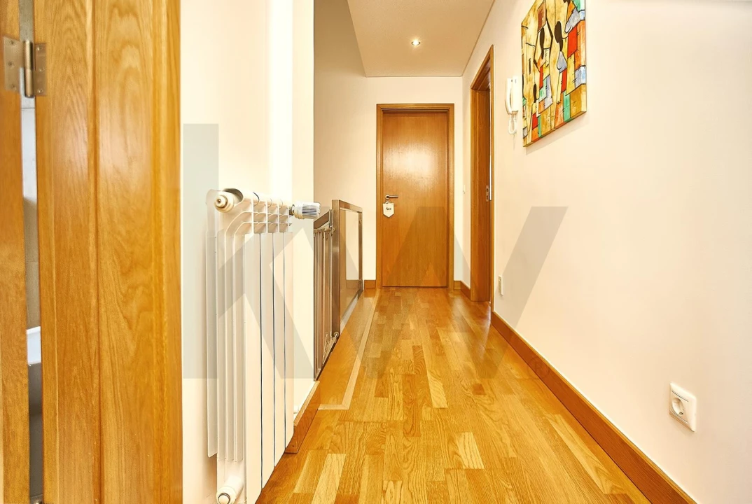 Moradia T4 para Arrendamento em Barcarena Foto 10