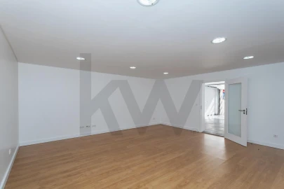 Moradia T4 para Arrendamento em Barcarena