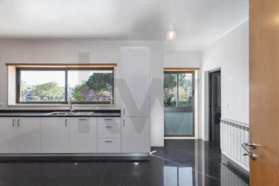 Moradia T4 para Arrendamento em Barcarena