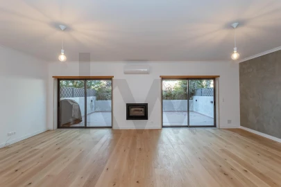 Moradia T4 para Arrendamento em Barcarena