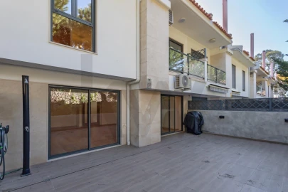 Moradia T4 para Arrendamento em Barcarena