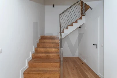 Moradia T4 para Arrendamento em Barcarena