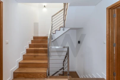 Moradia T4 para Arrendamento em Barcarena