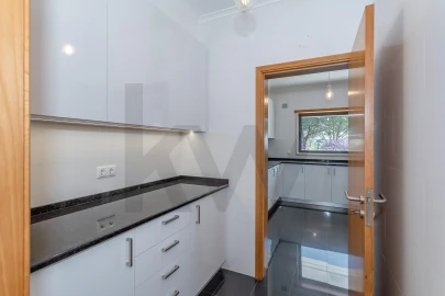 Moradia T4 para Arrendamento em Barcarena