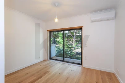 Moradia T4 para Arrendamento em Barcarena