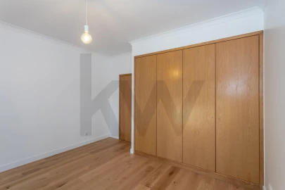 Moradia T4 para Arrendamento em Barcarena