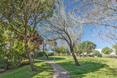 Moradia T4 para Arrendamento em Barcarena