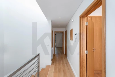 Moradia T4 para Arrendamento em Barcarena