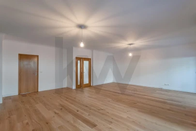 Moradia T4 para Arrendamento em Barcarena