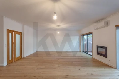 Moradia T4 para Arrendamento em Barcarena