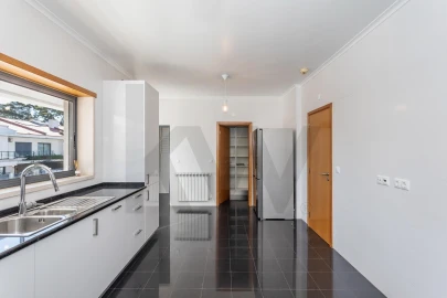 Moradia T4 para Arrendamento em Barcarena