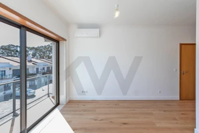 Moradia T4 para Arrendamento em Barcarena