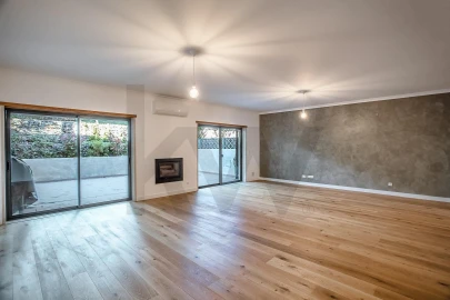 Moradia T4 para Arrendamento em Barcarena