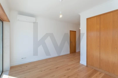 Moradia T4 para Arrendamento em Barcarena