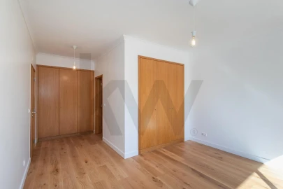 Moradia T4 para Arrendamento em Barcarena