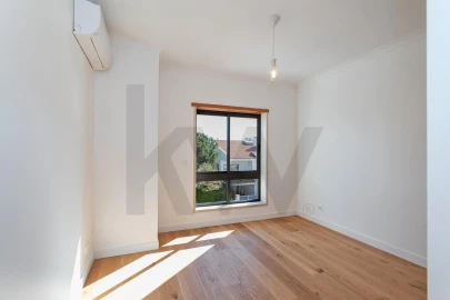 Moradia T4 para Arrendamento em Barcarena