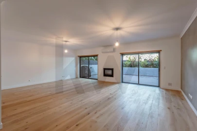 Moradia T4 para Arrendamento em Barcarena