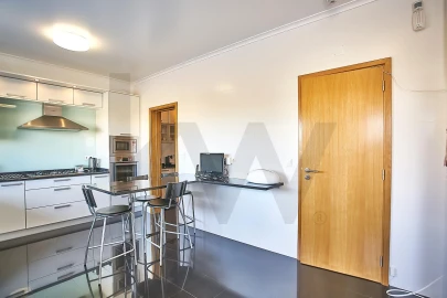 Moradia T4 para Arrendamento em Barcarena