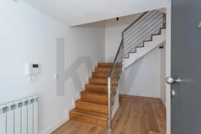 Moradia T4 para Arrendamento em Barcarena