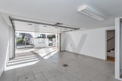 Moradia T4 para Arrendamento em Barcarena